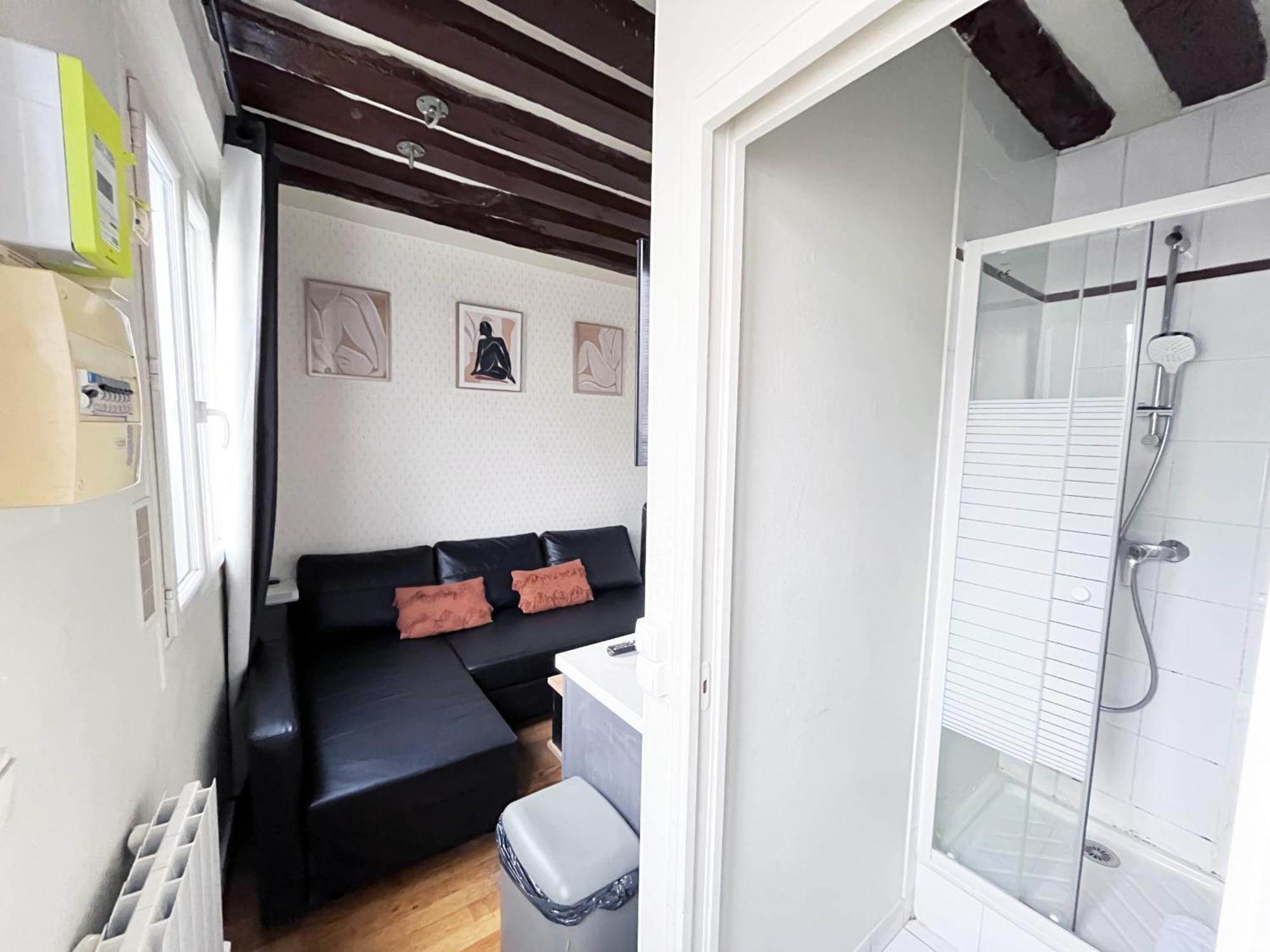 164 - Charming Studio In Center Of Париж Екстериор снимка