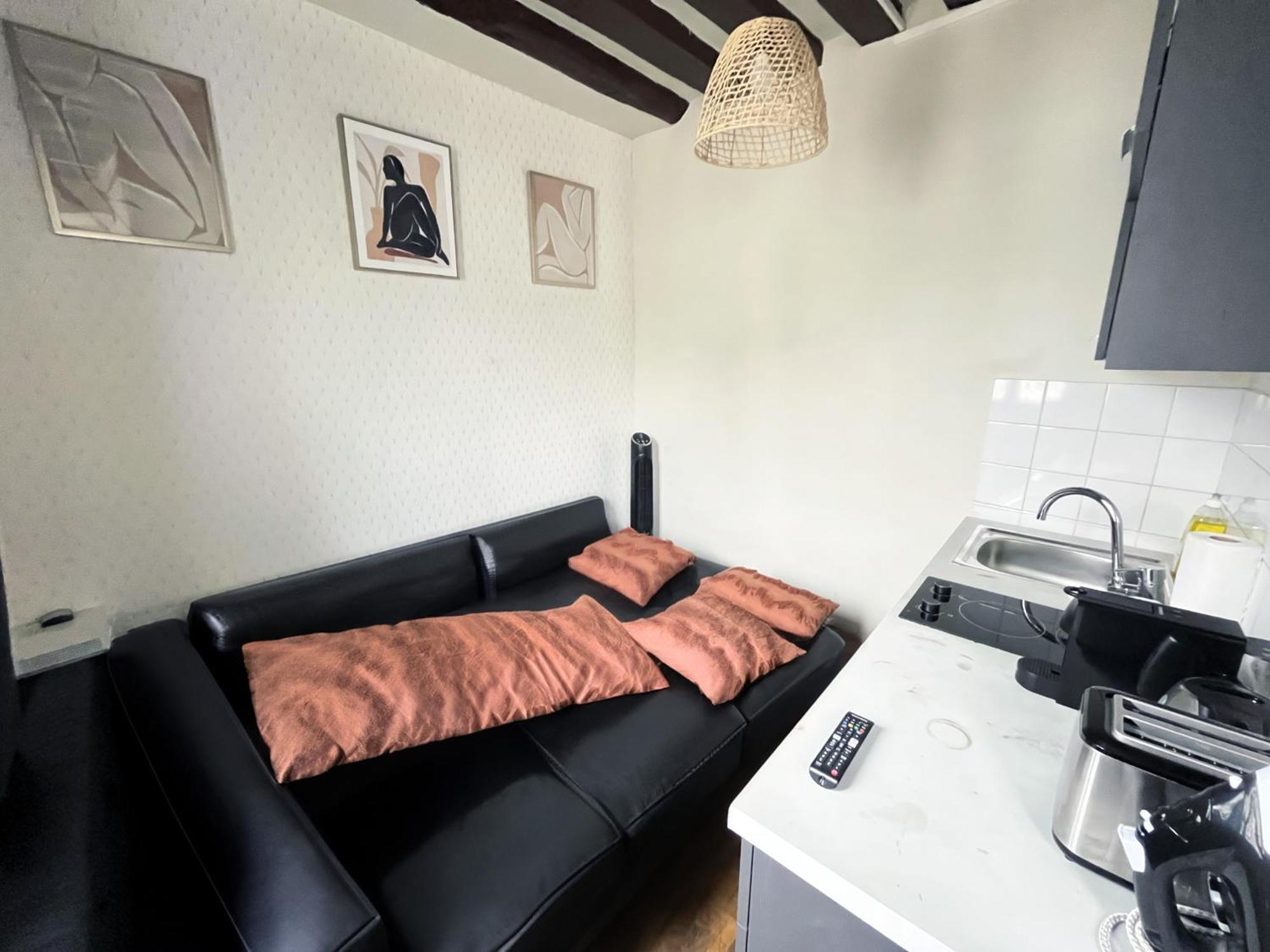 164 - Charming Studio In Center Of Париж Екстериор снимка