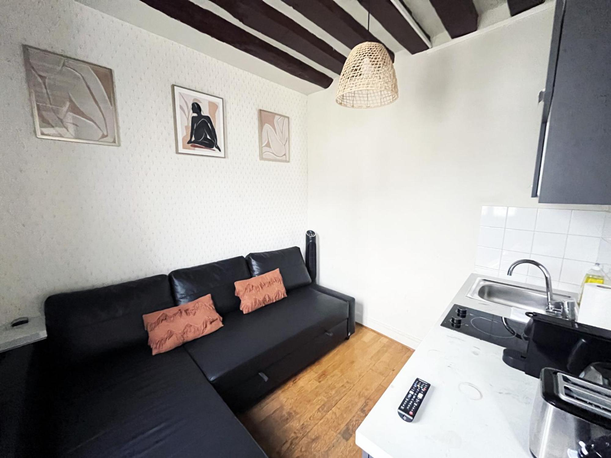 164 - Charming Studio In Center Of Париж Екстериор снимка