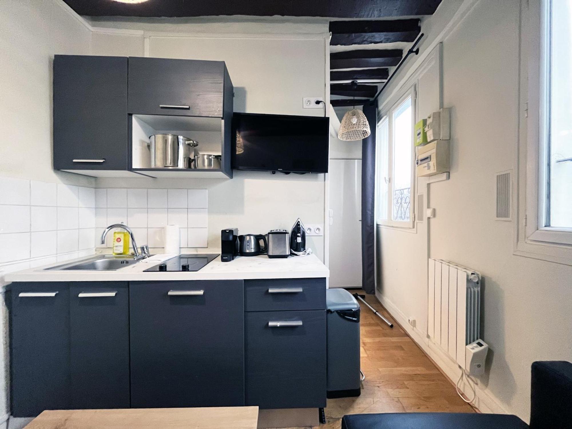 164 - Charming Studio In Center Of Париж Екстериор снимка