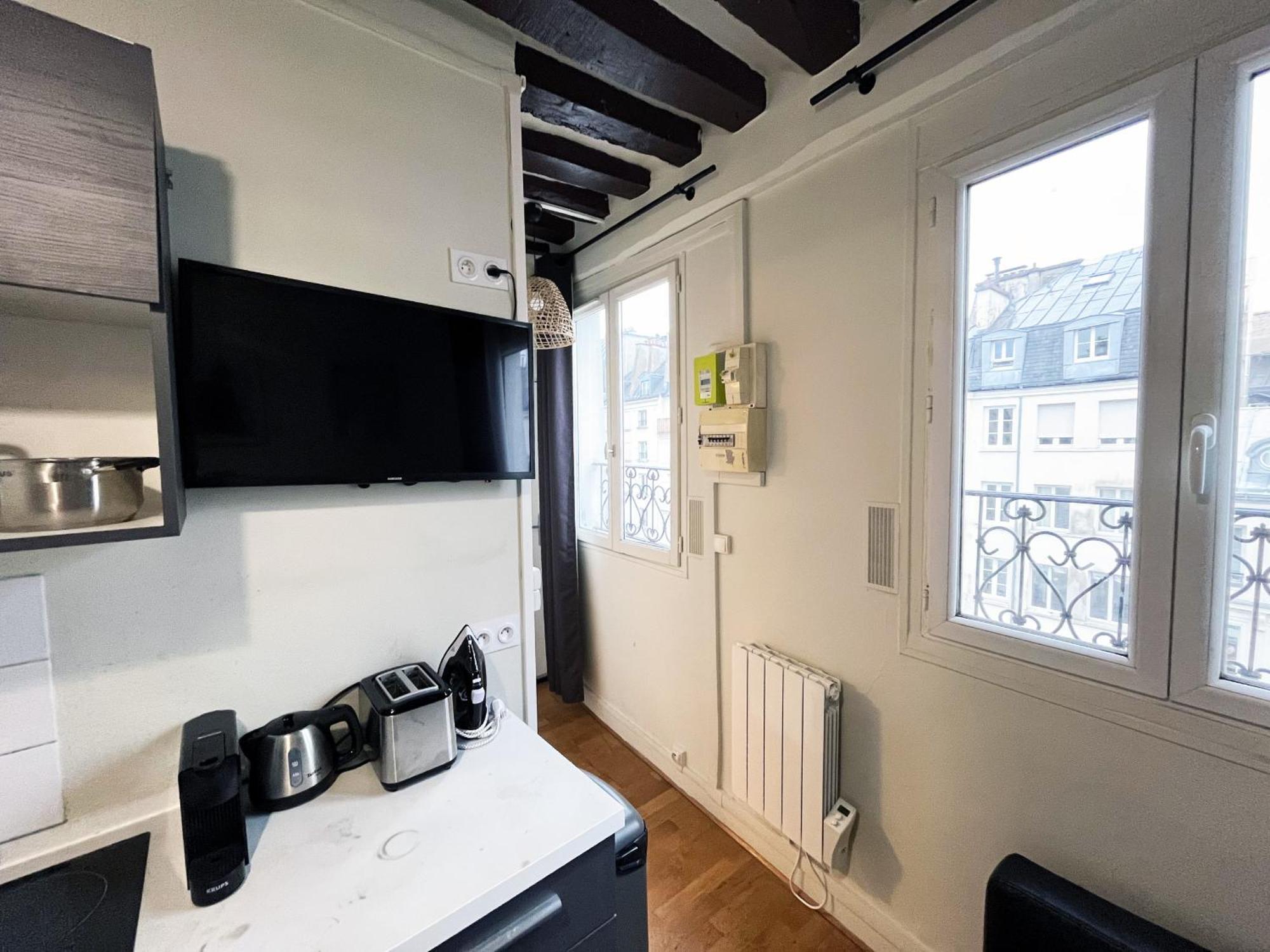 164 - Charming Studio In Center Of Париж Екстериор снимка